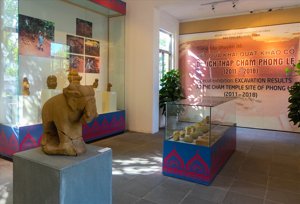 Trước đó, Bảo tàng Điêu khắc Chăm Đà Nẵng đã mở cửa phòng trưng bày chuyên đề Kết quả khai quật khảo cổ di tích tháp Chăm Phong Lệ 2011 - 2018.
