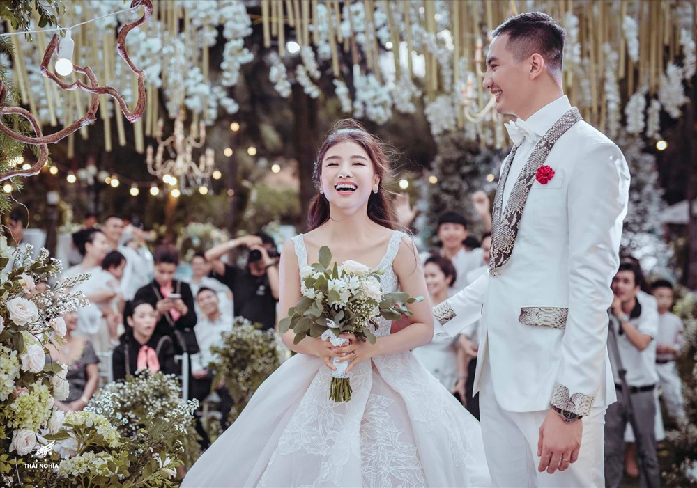 cặp đôi đã có hôn lễ đậm chất ngôn tình tại khu nghỉ dưỡng cao cấp ở Thanh Hóa. 