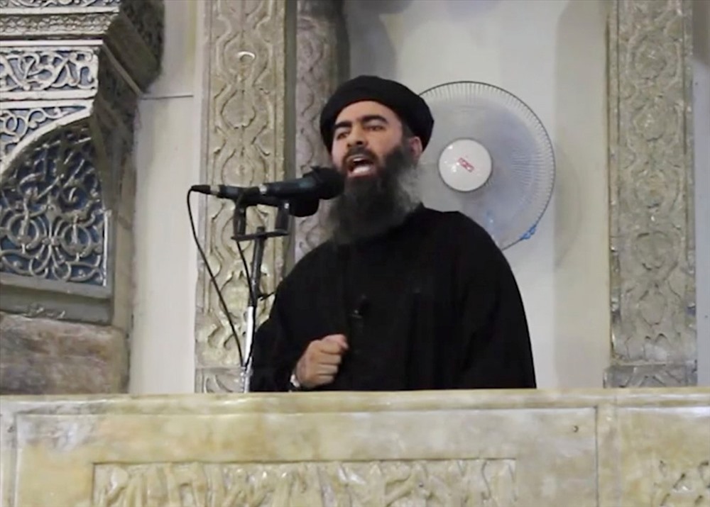 Thủ lĩnh IS Abu Bakr al-Baghdadi năm 2014. Ảnh: AP. 