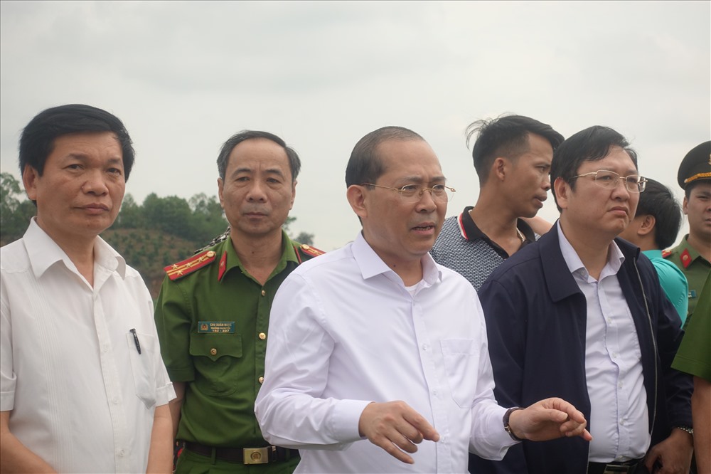 Phó Chủ tịch Phú Thọ Hoàng Công Thủy (áo trắng) tại buổi đối thoại.