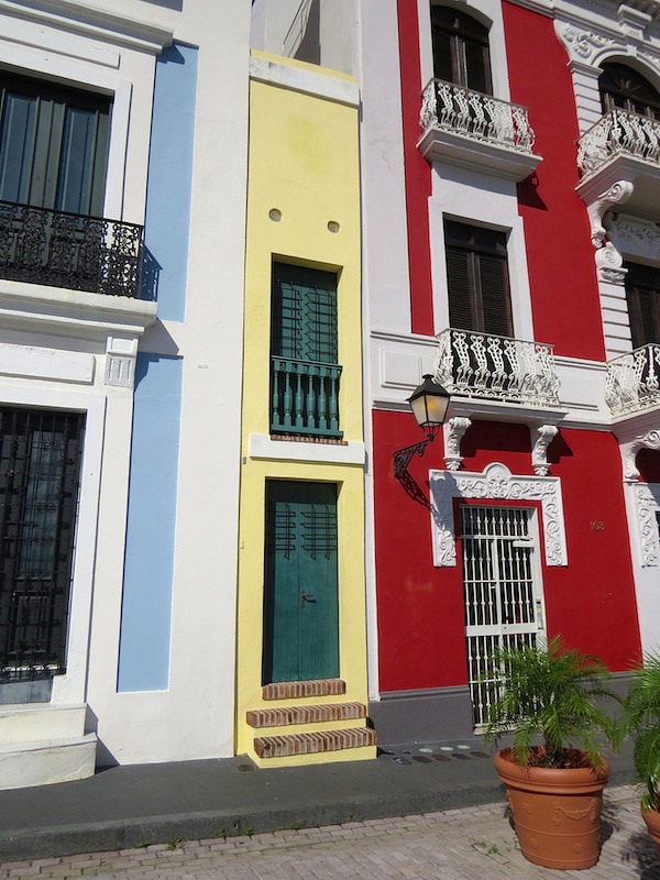 La Casa Estrecha, Old San Juan, Puerto Rico: Tòa nhà 2 tầng này có chiều rộng chỉ 1,5 m nhưng dài tới 11 m. Đây là điểm tham quan nổi tiếng ở Puerto Rico.