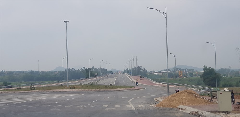 Cầu Hiếu II do CIENCO 4 xây dựng theo hợp đồng BT với UBND tỉnh Nghệ An, tổng mức đầu tư 200 tỷ đồng. Ảnh: Hoàng Tùng