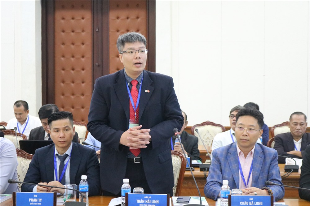 Ông Trần Hải Linh - kiều bào có quốc tịch Hàn Quốc phát biểu tại hội thảo