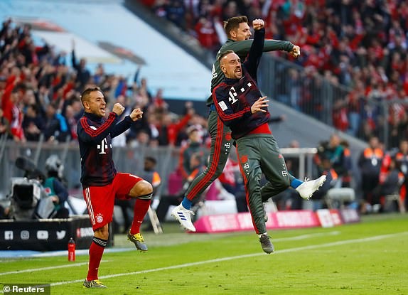 Bayern đã đòi lại lợi thế trong cuộc đua giành chiếc đĩa bạc. Ảnh: Reuters.