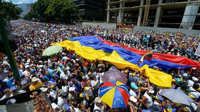 Người Venezuela, vốn đang chịu lạm phát phi mã và tình trạng thiếu lương thực và thuốc men tràn lan, nói rằng cuộc khủng hoảng ở đất nước hỗn loạn này đã trở nên tồi tệ hơn trong tháng qua. Ảnh: Reuters