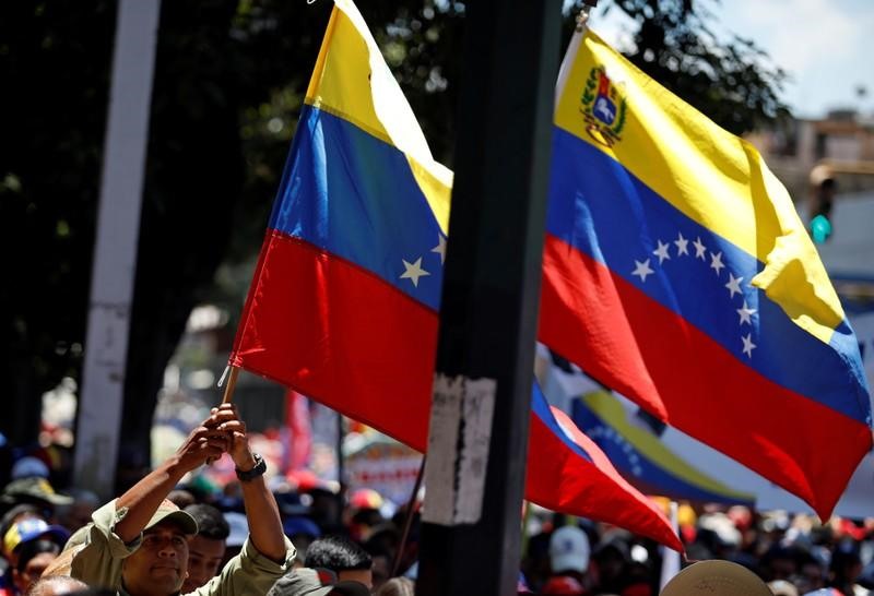 Dù không có vụ bạo lực nào liên quan đến biểu tình được báo cáo ngay lập tức ở Caracas, những người chứng kiến cho biết về các vụ đụng độ giữa người biểu tình và cảnh sát tại thành phố sản xuất dầu Maracaibo - theo Reuters.