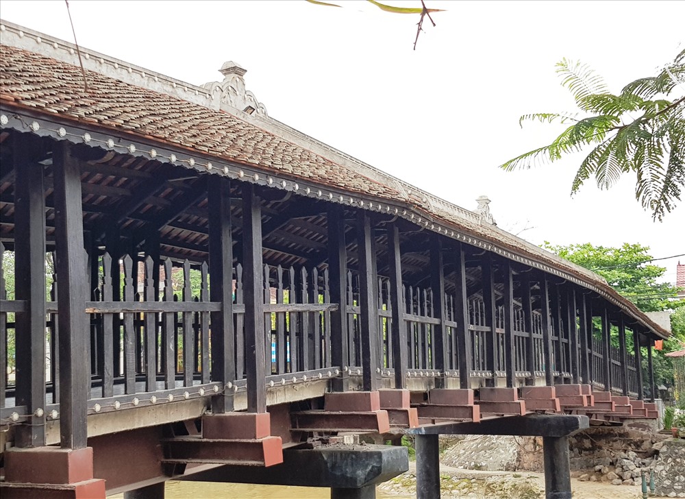 Cầu ngói Phát Diệm được xây dựng từ năm 1902. Ảnh: NT