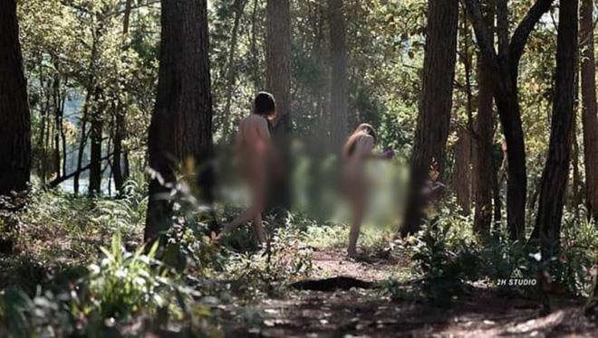 Những hình ảnh một cặp đôi chụp nude tại Đà Lạt đang gây nhiều tranh cãi. Ảnh: Nguyễn Hùng. 