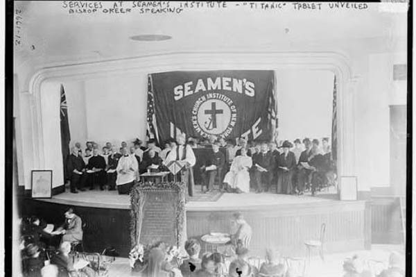 Dịch vụ tang lễ diễn ra tại Học viện Giáo hội Seamen, New York.  