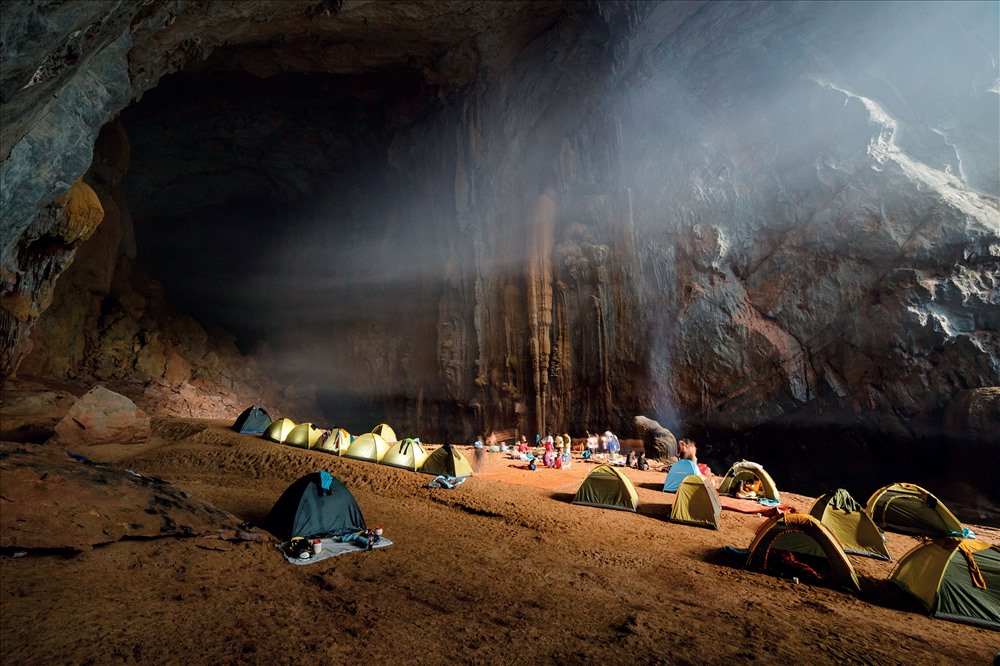 Để đăng ký tour khám phá Sơn Đoòng, du khách phải chờ khá lâu.