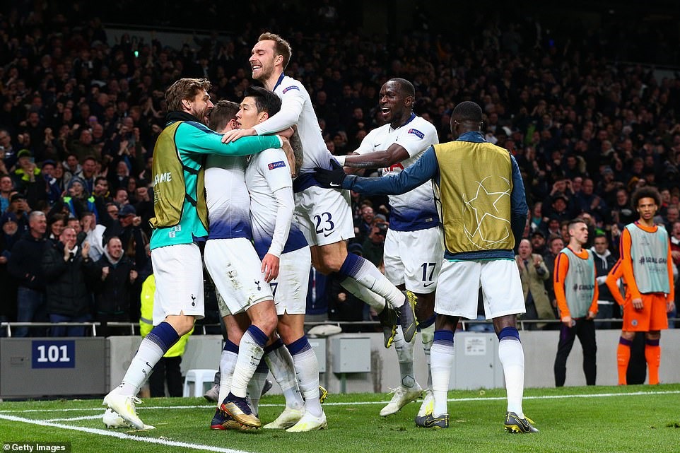 Son Heung-min tiếp tục là người “mở hàng” cho đội nhà trên sân vận động mới tại Champions League. Ảnh: Getty.