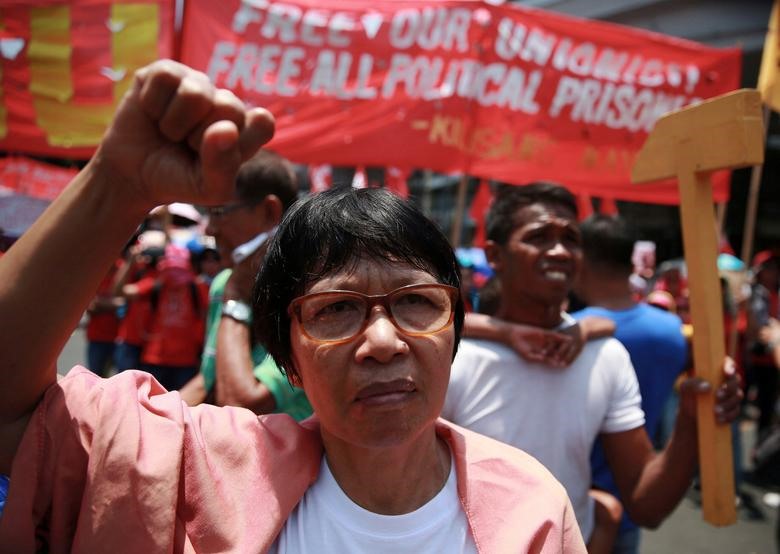 Tại Philippines, hàng nghìn công nhân cùng các nhà hoạt động xã hội cũng tham gia biểu tình đòi tăng lương tối thiểu thêm 710 peso, tương đương 13 USD/ngày, khi mức lương tối thiểu hiện nay ở mức 5-10 USD/ngày.