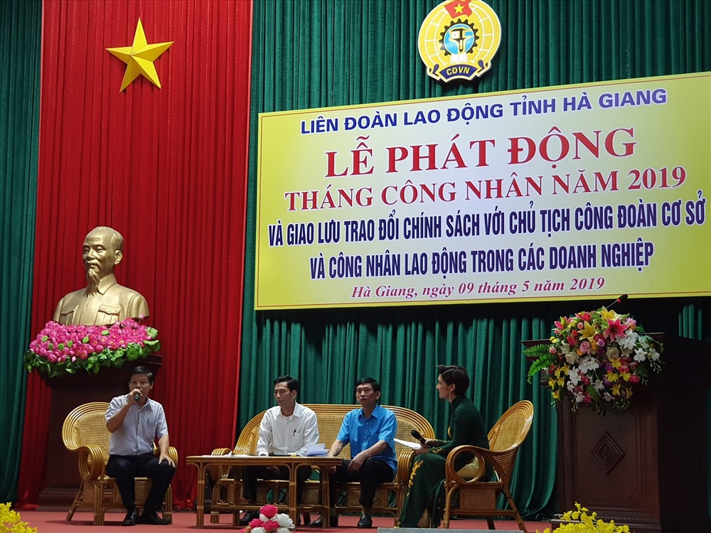 Các đại biểu giao lưu đối thoại chính sách tại Lễ phát động.