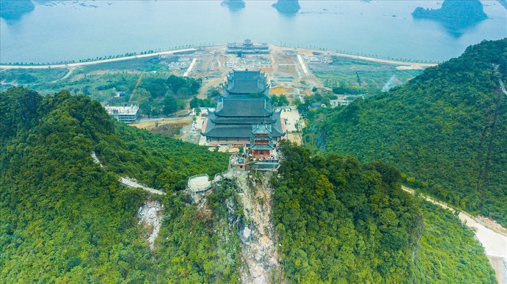 Không gian rộng lớn tại chùa Tam Chúc.
