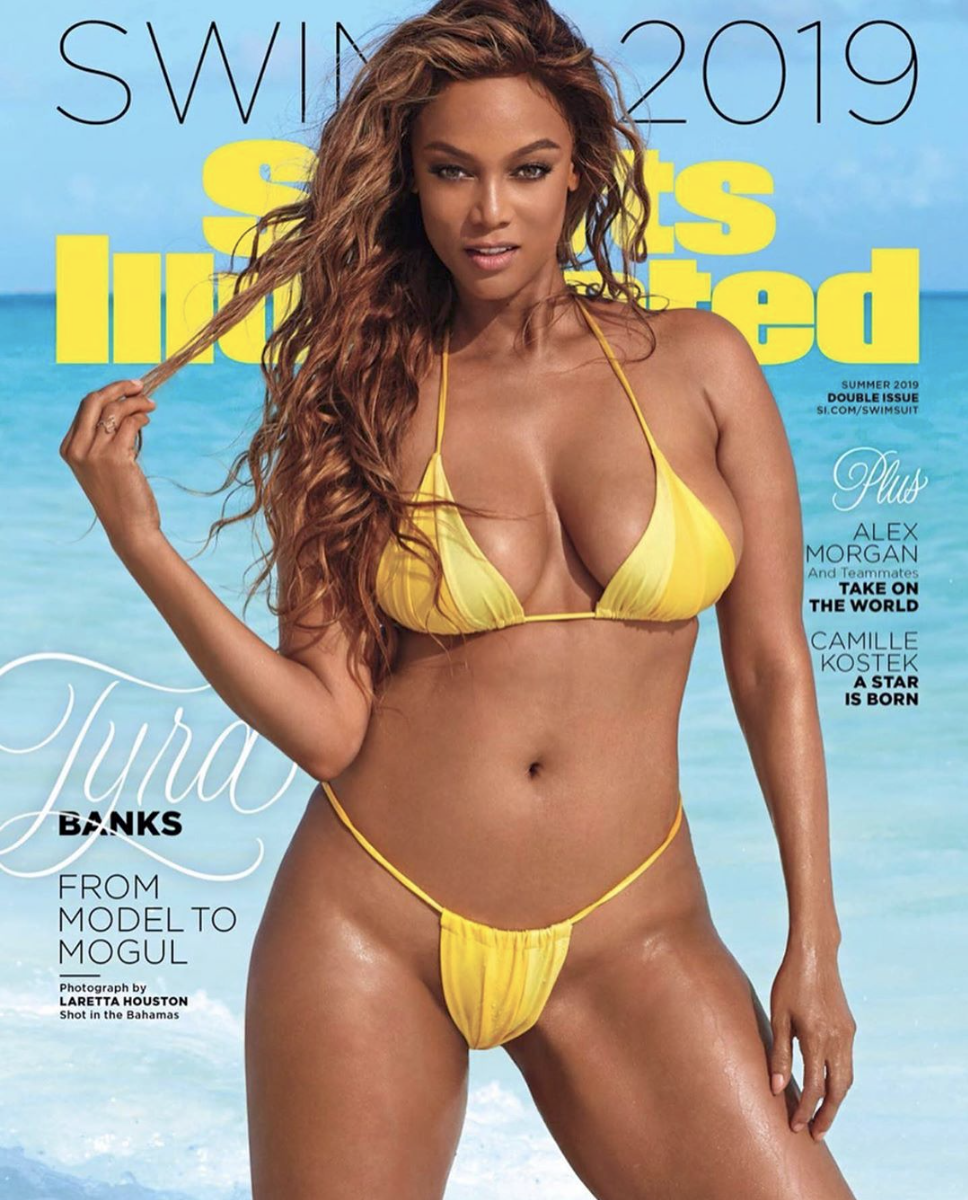 Mới đây, siêu mẫu 7x đã tái xuất trên Sports Illustrated với bộ bikini vàng nhạt trên bờ biển thuộc đảo Great Exuma, Bahamas, đốt mắt người xem. 