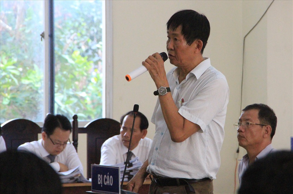 Bị cáo Cao Minh Huệ trả lời phần xét hỏi của thẩm phán.