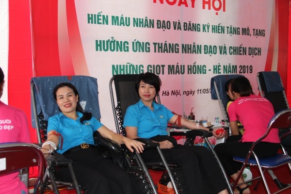 Cán bộ, đoàn viên Công đoàn Xây dựng Việt Nam hiến máu nhân đạo hưởng ứng Tháng nhân đạo và chiến dịch những giọt máu hồng  - hè năm 2019.
