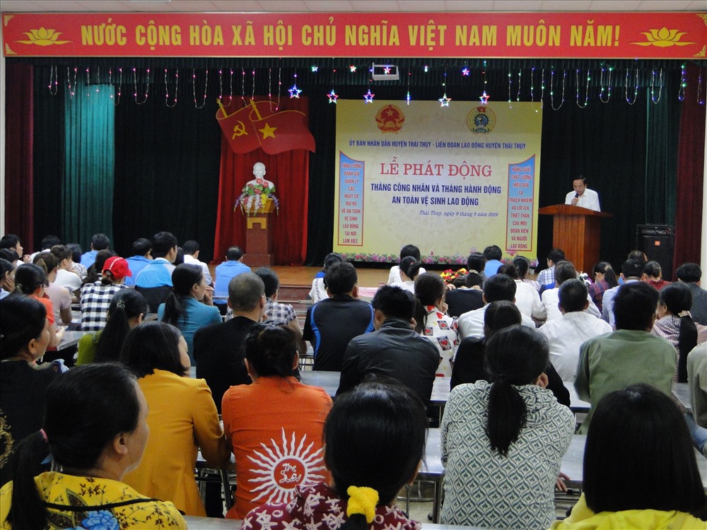 - Đồng chí: Nguyễn Duy Cam – Phó chủ tịch UBND huyện Thái Thụy phát động tháng công nhân. 
