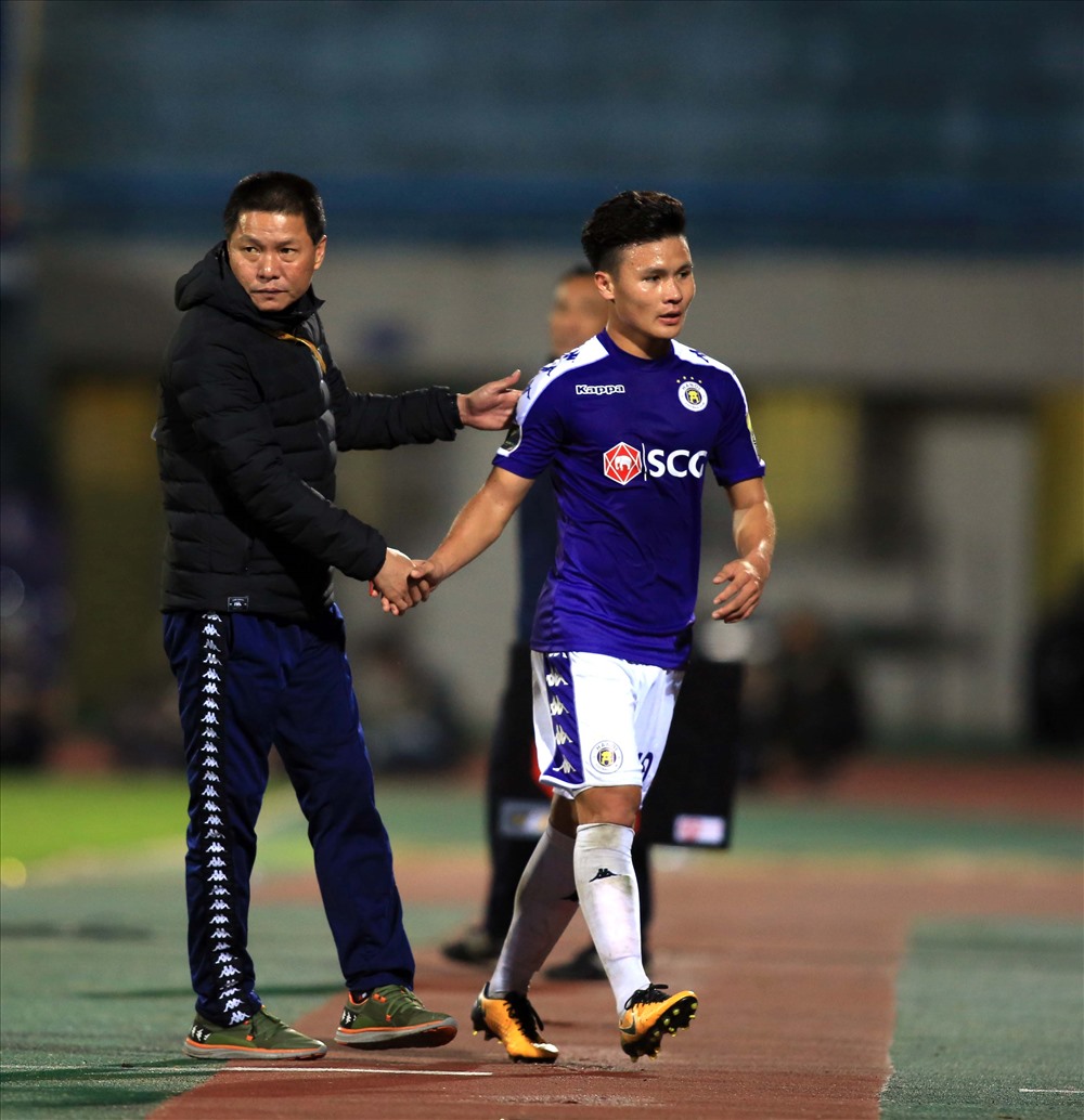 Tiền vệ Quang Hải tịt ngòi trong ngày CLB Hà Nội thua đậm Thanh Hóa.