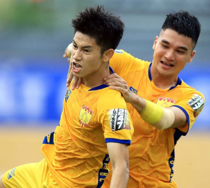 Thanh Hóa là đội bóng đầu tiên ở V.League 2019 đánh bại được ĐKVĐ Hà Nội, khép lại mạch 8 trận bất bại của đội bóng thủ đô. 