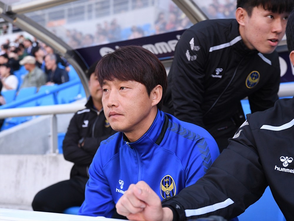 HLV Lim Joong-yong đánh giá cao khả năng xử lý bóng của Công Phượng. Ảnh Incheon FC