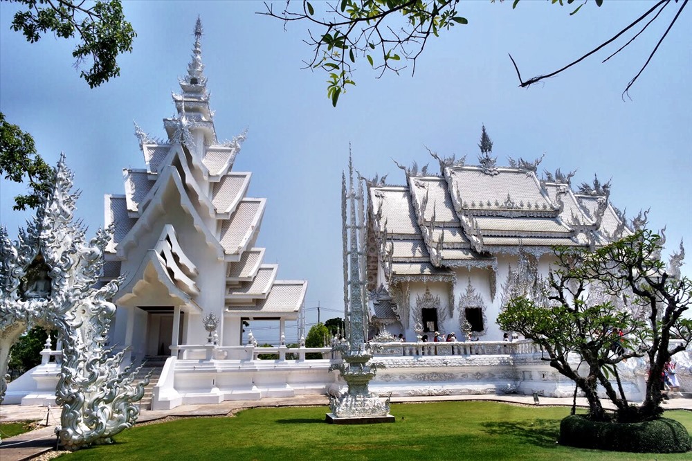 Chùa Wat Rong Khun vẫn đang trong quá trình hoàn thiện. 