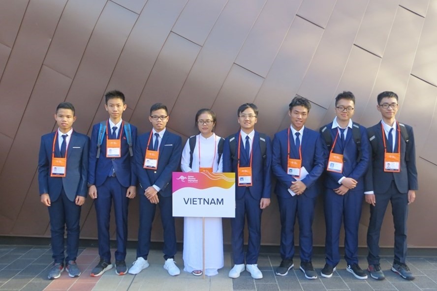 Các học sinh Việt Nam tham dự kỳ thi Olympic Vật lý châu Á năm nay. Ảnh: Cục Quản lý chất lượng Bộ GD ĐT