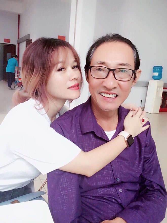 Nghệ sĩ Lê Bình và con gái Khả Hân. 