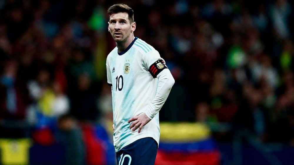 Messi chọn cống hiến cho đội tuyển Argentina dù được phía Tây Ban Nha mời gọi. Ảnh ESPN