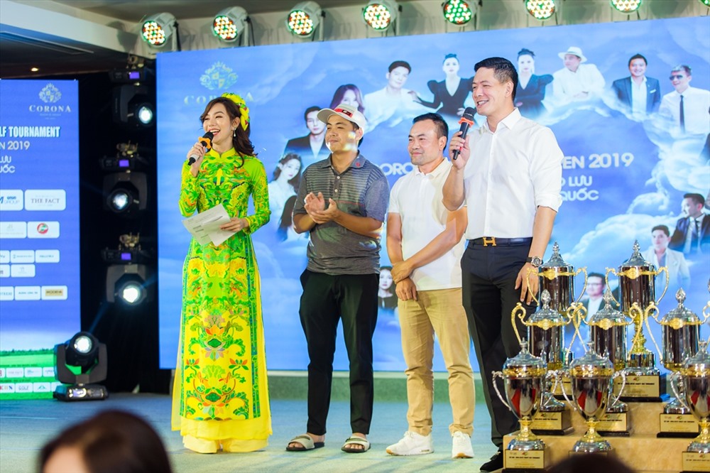 Giải đấu đã diễn ra trong 2 ngày, 26 & 27/4. Ngày đầu tiên được tổ chức tại sân golf Tân Sơn Nhất - TP.HCM, mở rộng cho 144 golfer tham gia (bao gồm 21 nghệ sĩ Việt Nam và Hàn Quốc) tại TP.HCM. Ngày thi đấu thứ hai tại sân golf Vinpearl Phú Quốc, Kiên Giang chỉ dành riêng giao lưu cho các nghệ sĩ hai nước.