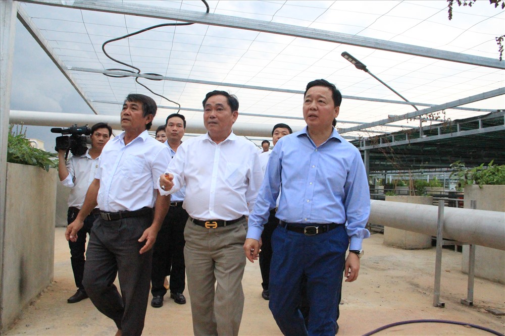 Bộ trưởng Bộ TNMT Trần Hồng Hà thăm nhà máy xử lý nước thải.