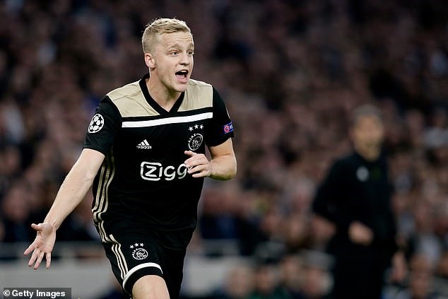 Van de Beek ngày càng trưởng thành hơn trong màu áo Ajax. Ảnh: Getty Images.