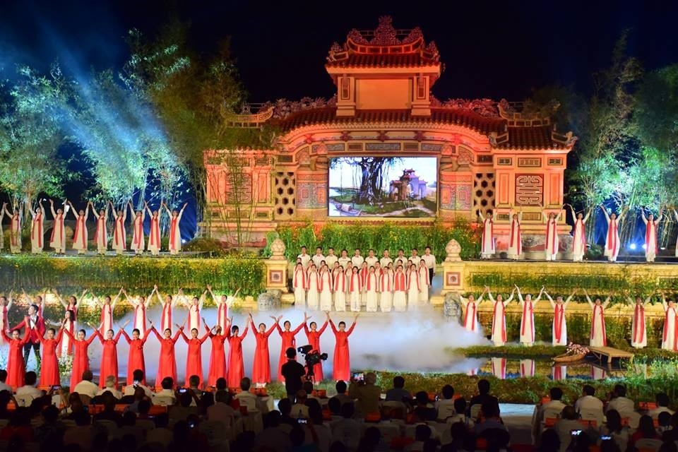 Văn nghệ chào mừng khai mạc Festival nghề truyền thống Huế 2019.