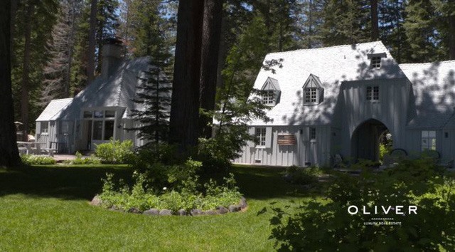 Carousel Estate nằm trên diện tích đất rộng hơn 1,4 hecta ở phía tây Lake Tahoe, ngoại ô thành phố Tahoe, California.