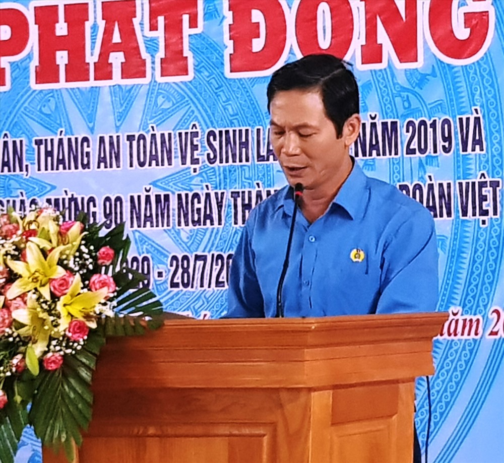 Đồng chí Trần Kim Long, Phó chủ tịch LĐLĐ tỉnh Ninh Bình phát biểu tại lễ phát động. Ảnh: NT