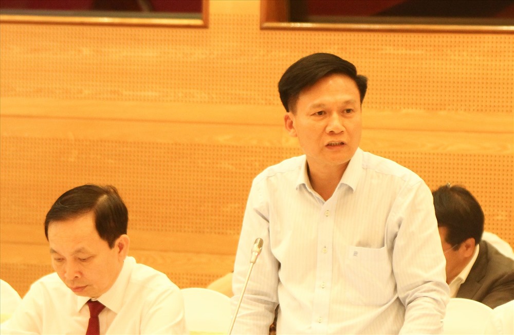 Phó tổng Thanh tra Chính phủ Bùi Ngọc Lam phát biểu tại họp báo. Ảnh: Trần Vương