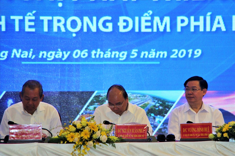 Thủ tướng Nguyễn Xuân Phúc và các Phó thủ tướng tại hội nghị