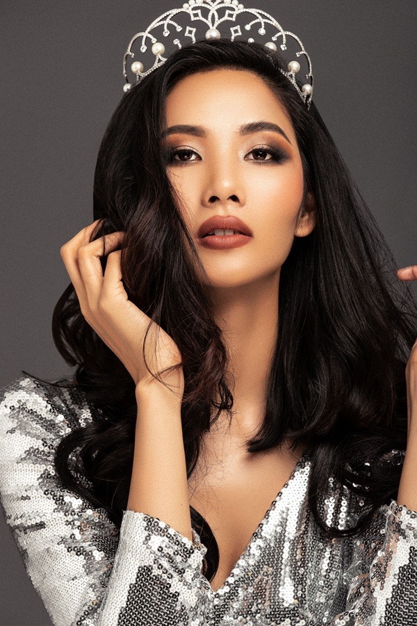 Về lí do lựa chọn Hoàng Thùy, phía nắm giữ bản quyền Miss Universe 2019 chia sẻ: “Ở thời điểm hiện tại, Á hậu Hoàng Thùy là ứng cử viên nổi bật và phù hợp nhất cho Miss Universe 2019, bởi nhan sắc hội tụ đầy đủ các yếu tố về kinh nghiệm – sự chín muồi – bản lĩnh để tiếp bước H’Hen Niê tại Miss Universe, cũng như nhận được sự ủng hộ từ khán giả trong, ngoài nước“.