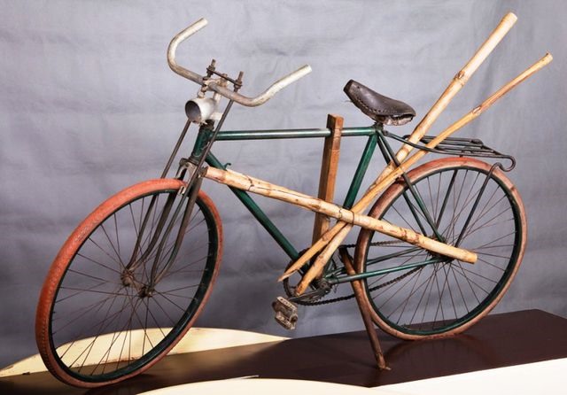 Tả cái xe đạp thồ vật trưng bày trong bảo tàng