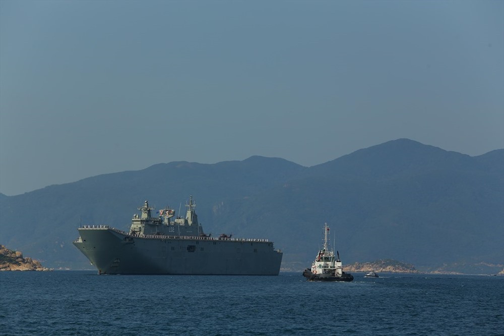 Tàu HMAS Canberra. Ảnh: ĐSQ. 