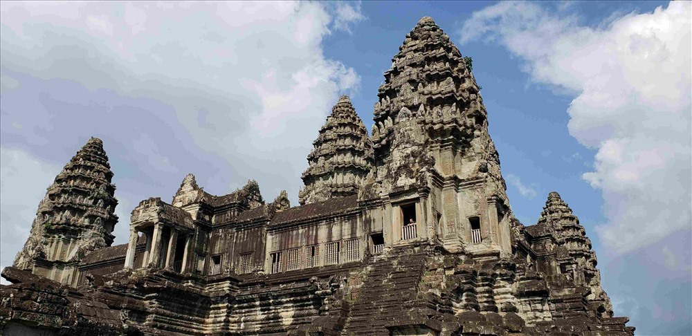 Angkor Wat luôn thu hút nhiều du khách hàng năm. Ảnh: T. L.