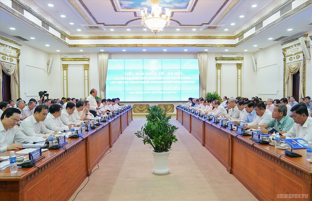 Thủ tướng Chính phủ Nguyễn Xuân Phúc phát biểu tại buổi làm việc.  Ảnh: VGP/Quang Hiếu