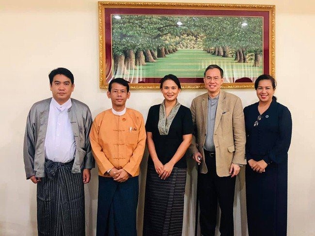 Thiri Thant Mon xuất hiện tại các diễn đàn kinh tế, đầu tư quan trọng của Myanmar.  