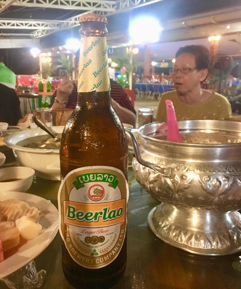 Beerlao – thương hiệu bia nổi tiếng của Lào, được ủ từ lúa địa phương và mạch nha tốt nhất từ Đan Mạch, đem lại cho nó một hương vị độc đáo. Loại bia này được sản xuất từ năm 1973 và đã trở thành sản phẩm bia bán chạy nhất tại Lào, đồng thời cũng được bình chọn là thương hiệu Bia tốt nhất Châu Á.