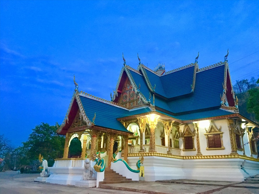 Chùa núi Samleau thuộc thành phố Pakse