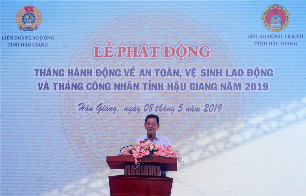 Ông Lưu Phước Hậu – Giám đốc Cty TNHH MTV Thuốc Thú Y Và Chế Phẩm Sinh Học VEMEDIM - đại diện cho các doanh nghiệp phát biểu chia sẻ ý kiến về tháng công nhân 2019