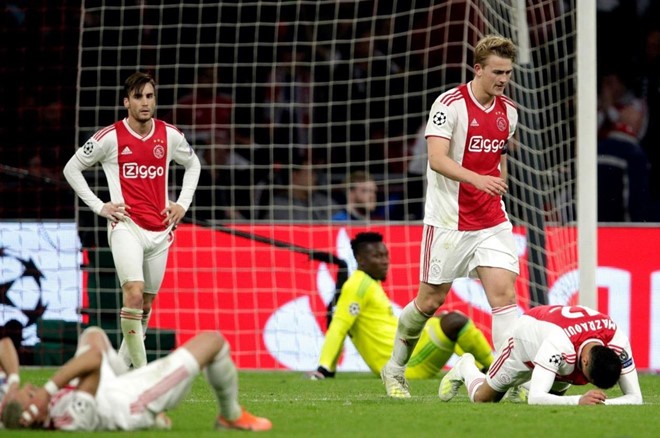 Ajax lần lượt quật ngã 2 ông lớn Real Madrid, Juventus và hoàn toàn áp đảo Tottenham. Việc không góp mặt ở chung kết là điều thất vọng, song các cầu thủ Ajax xứng đáng được ca ngợi vì cống hiến lối chơi rực lửa tại Champions League năm nay.