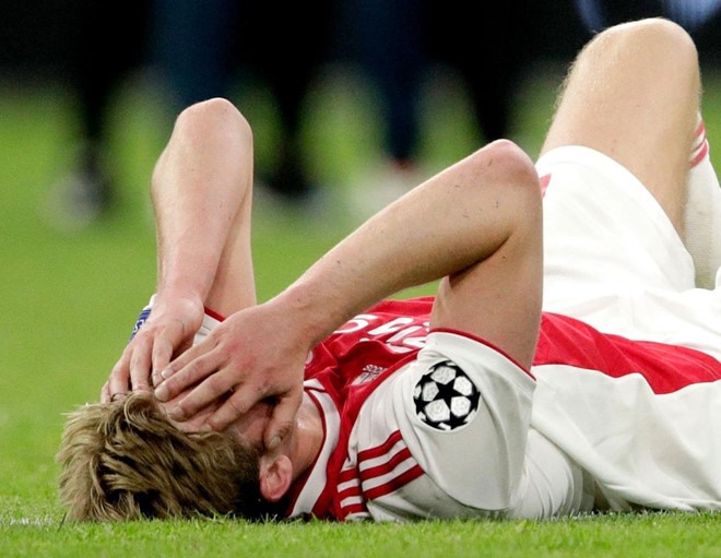 Một trong những cầu thủ khóc nhiều nhất trên sân là De Jong. Đây là trận đấu cuối cùng của De Jong trong màu áo Ajax, bởi ở kỳ chuyển nhượng hè 2019 anh sẽ gia nhập Barcelona. 