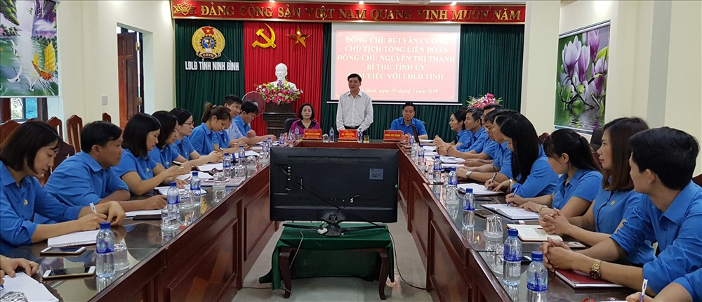 Các đại biểu dự buổi làm việc với Đoàn công tác của Tổng LĐLĐ Việt Nam. Ảnh: NT