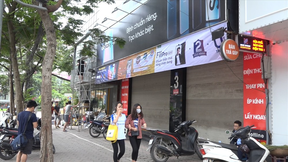Chuỗi cửa hàng điện thoại Nhật Cường trên đường Xuân Thủy đóng cửa.